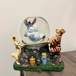 Disney Winnie The Pooh Eeyore Musical Snow Globe. Plays “Rumbly In My Tummy”